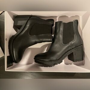 Vince leather Chelsea boots